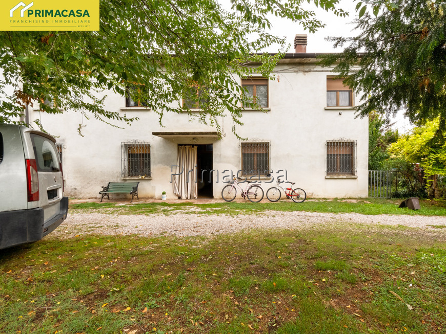 Outside-4.jpg Outside-4.jpg