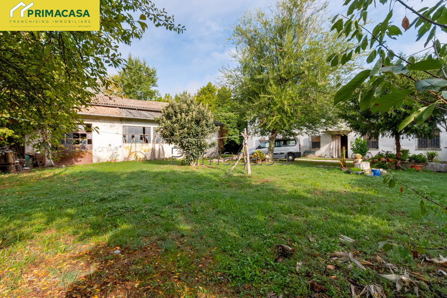 Outside-3.jpg Outside-3.jpg