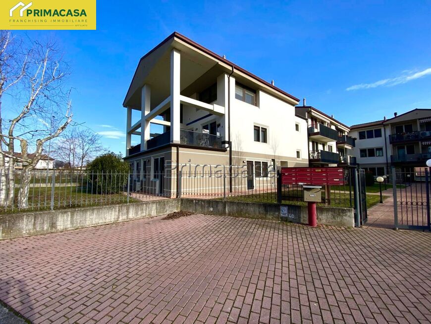 esterna.jpeg esterna.jpeg