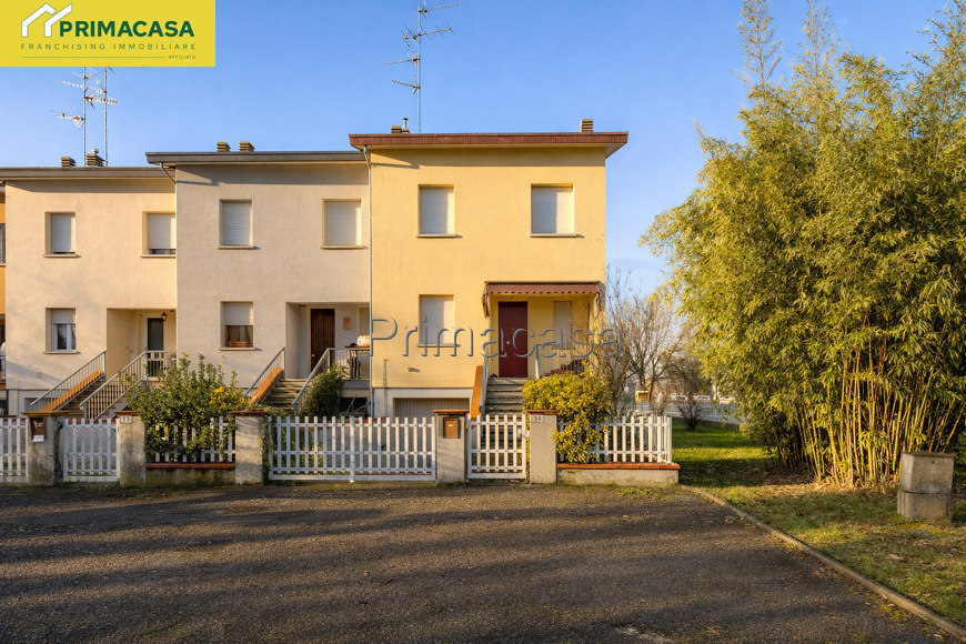 Outside-2.jpg Outside-2.jpg