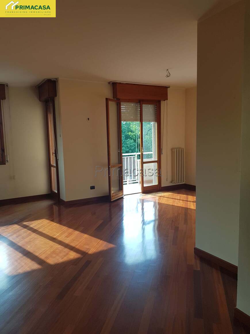 entrata su zona giorno. entrata su zona giorno.