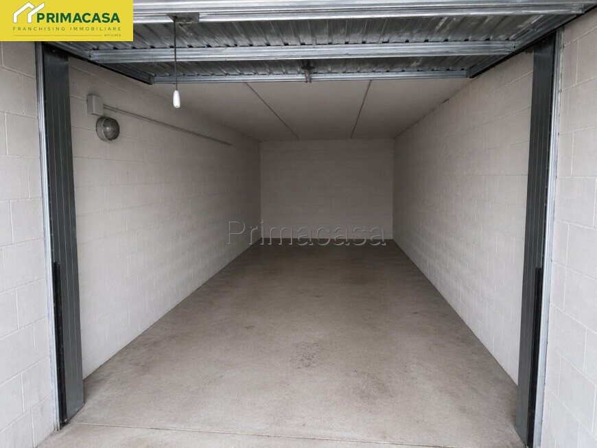 FOTO GARAGE.jpeg FOTO GARAGE.jpeg